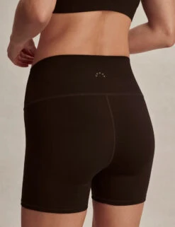 Varley FreeSoft High Waisted Short 5" - Coffee Bean -The Sports Edit varley freesoft hw short 5in coffee bean var03144 4