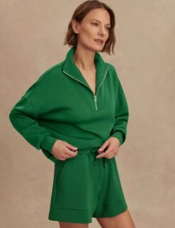 Varley The Doublesoft Shorts Set - Verdant Green 14 Varley The Doublesoft Shorts Set - Verdant Green -The Sports Edit varley hawley half zip sweat verdant green var01461 6