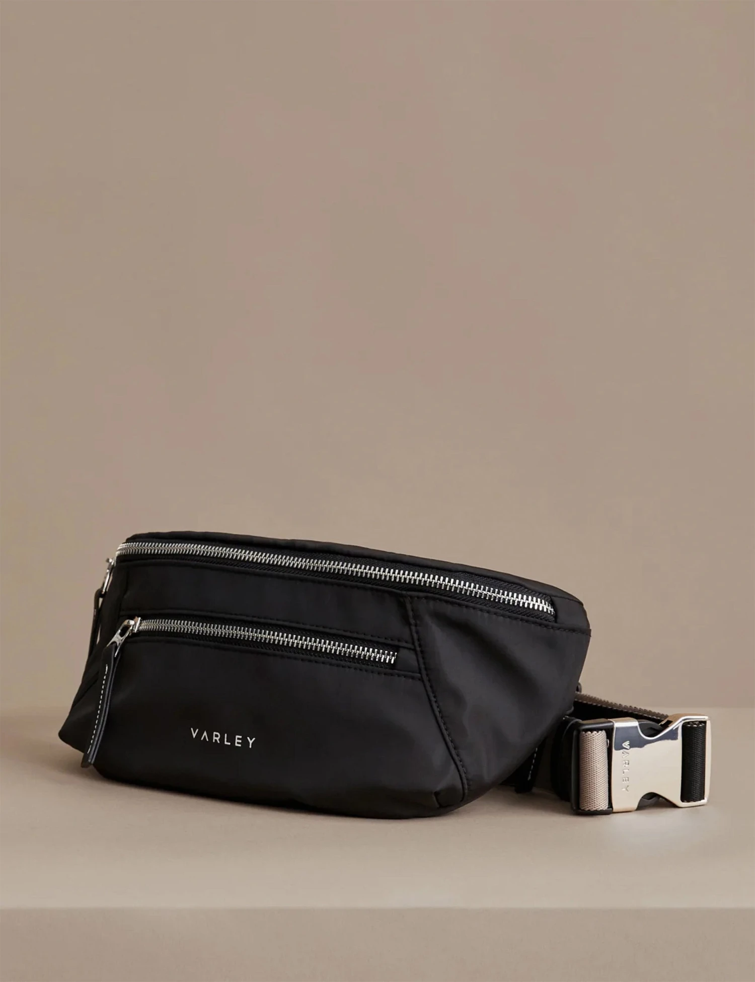 Varley Lasson Belt Bag - Black 6 Varley Lasson Belt Bag - Black - Image 4