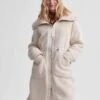 Varley Logan Sherpa Coat - Sandshell -The Sports Edit varley logan sherpa coat sandshell var02219 1