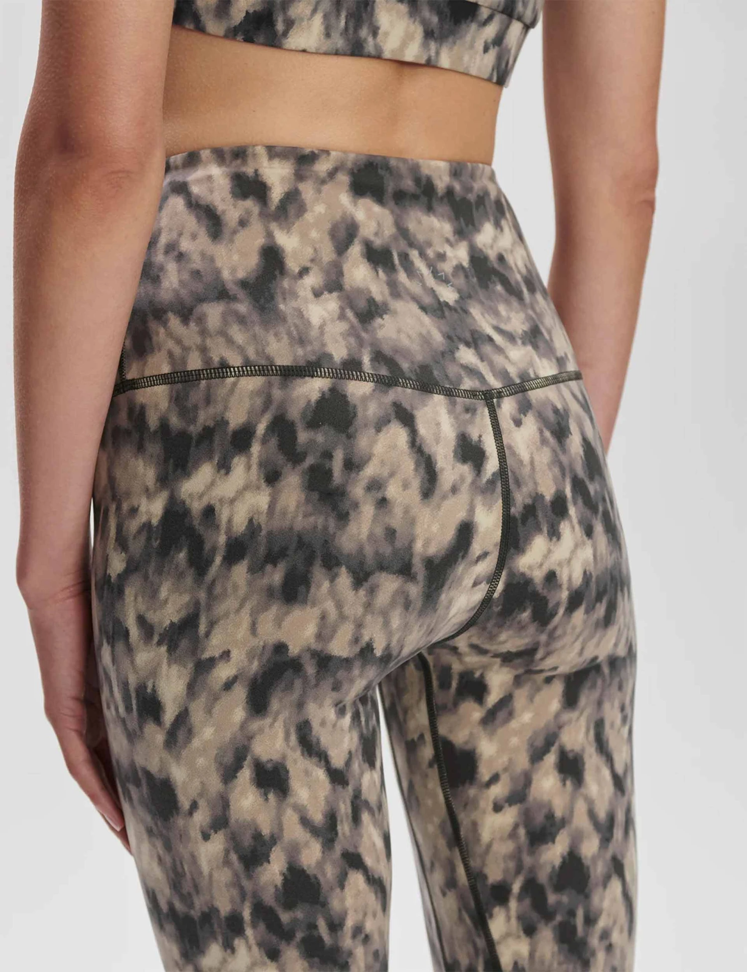 Varley Move Super High Waisted Legging 25" - Clouded Aztec 4 Varley Move Super High Waisted Legging 25" - Clouded Aztec - Image 2