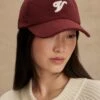 Varley Raina Fleece Cap - New Maroon -The Sports Edit varley raina fleece cap new maroon var02873 1