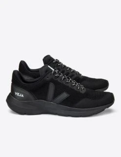 Veja Marlin V-Knit - Full Black 11 Veja Marlin V-Knit - Full Black -The Sports Edit veja w marlin v knit trainers full black LT102456 5