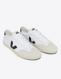 Veja Volley Canvas - White Black -The Sports Edit veja w volley canvas trainers white black vo0103524 2