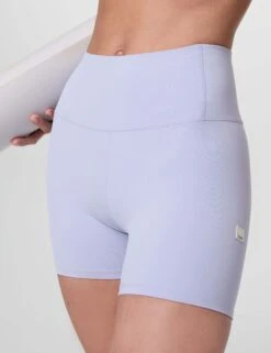 Vuori AllTheFeels Short - Lavender Mist -The Sports Edit vuori allthefeels short lavender mist vw3052lmt 7