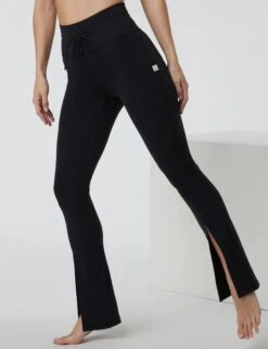 Vuori Daily Split Flare - Black -The Sports Edit vuori daily split flare black vw4111 blk 3