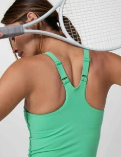 Vuori Dynamic Tank - Light Bergamot 8 Vuori Dynamic Tank - Light Bergamot -The Sports Edit vuori dynamic tank light bergamot vw1236lbg 4