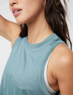 Vuori Energy Top - Iron Heather 12 Vuori Energy Top - Iron Heather -The Sports Edit vuori energy top iron heather VW123HIR 4