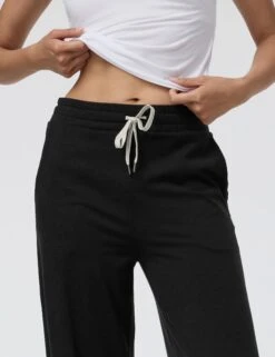 Vuori Halo Essential Wideleg - Black Heather -The Sports Edit vuori halo essential wideleg black heather vw4023hbk 3