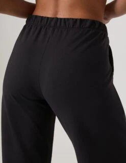 Vuori Halo Modern Straight Leg Pant - Solid Black -The Sports Edit vuori halo modern straight leg pant solid black vw4313sbk 6