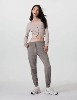 Vuori Performance Jogger - Chia Heather -The Sports Edit vuori performance jogger chia heather vw303hhi 7