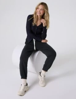 Vuori Sedona Sweatpant - Black -The Sports Edit vuori sedona sweatpant black vw4202blk 4